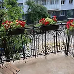 Spacious & Cozy Apartment Close To Old Town