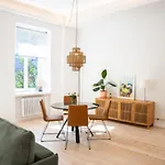 Spacious & Cozy Apartment Close To Old Town