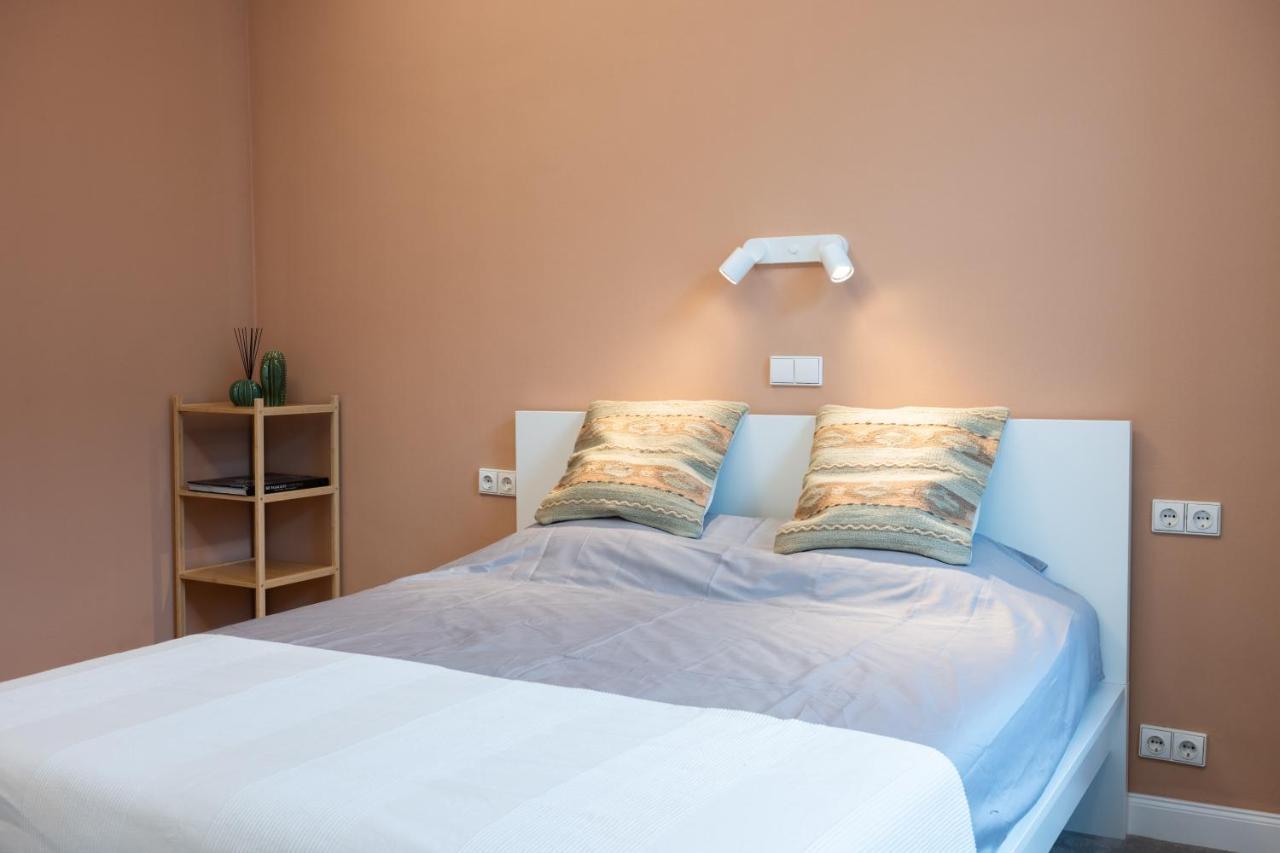 Spacious & Cozy Close To Old Town Apartment