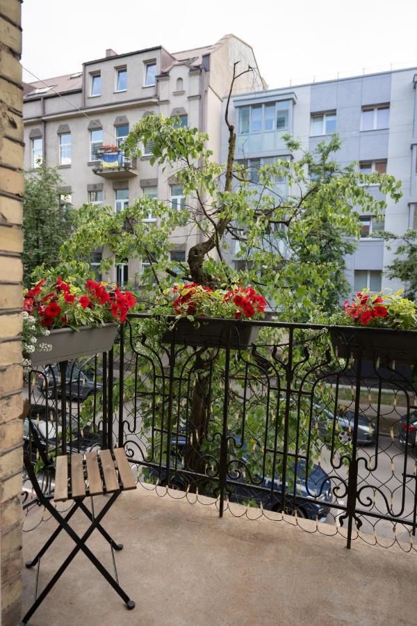 Spacious & Cozy Close To Old Town Apartment